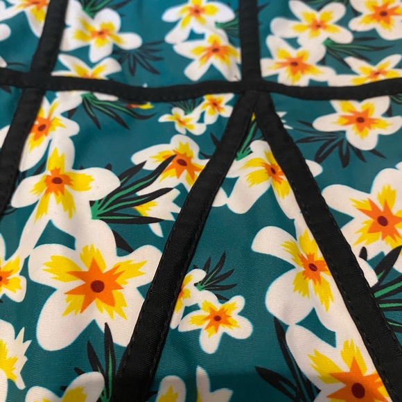 Cupshe One piece - Picture 2 of 4